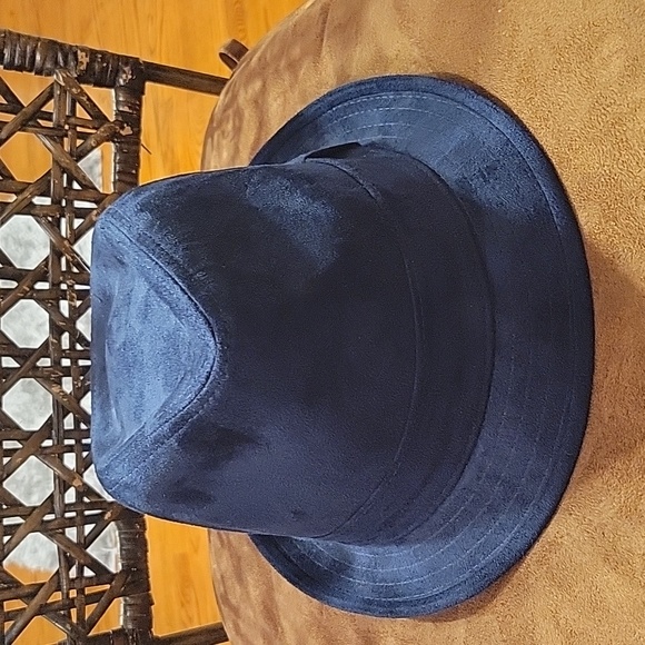 Hat - Picture 1 of 2